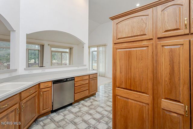 8647 Stone Oak Drive, Holland, OH 43528