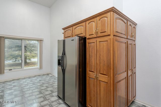 8647 Stone Oak Drive, Holland, OH 43528