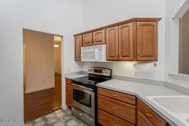 8647 Stone Oak Drive, Holland, OH 43528