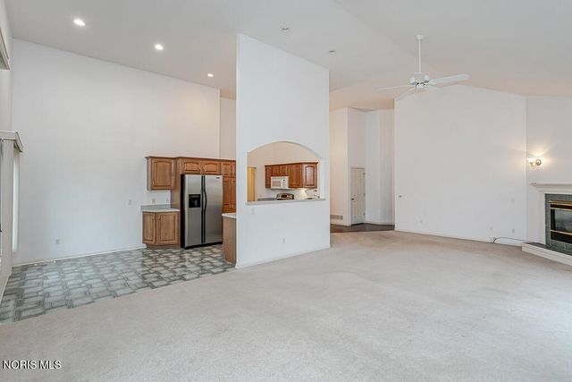 8647 Stone Oak Drive, Holland, OH 43528