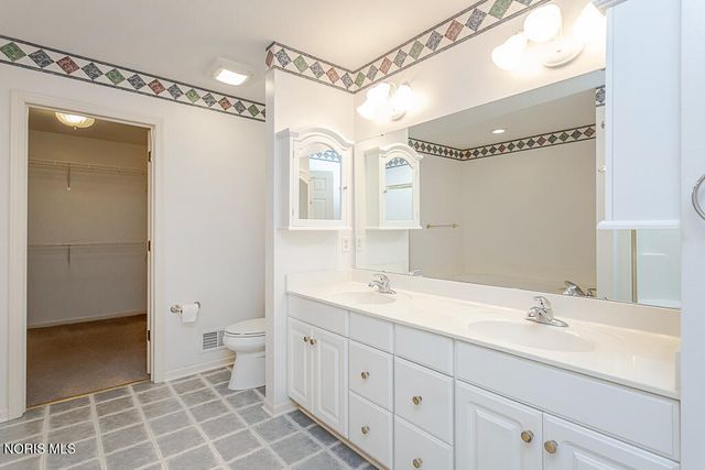 8647 Stone Oak Drive, Holland, OH 43528