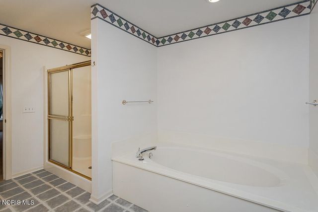 8647 Stone Oak Drive, Holland, OH 43528