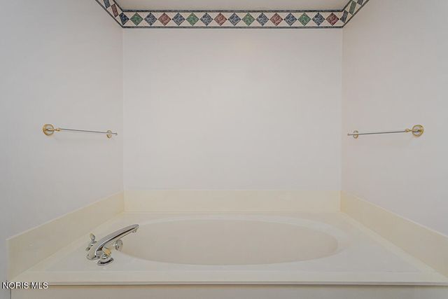 8647 Stone Oak Drive, Holland, OH 43528