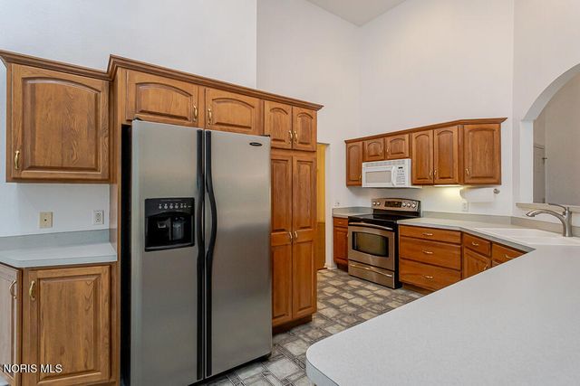 8647 Stone Oak Drive, Holland, OH 43528