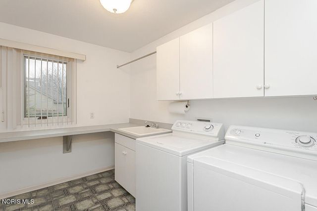 8647 Stone Oak Drive, Holland, OH 43528