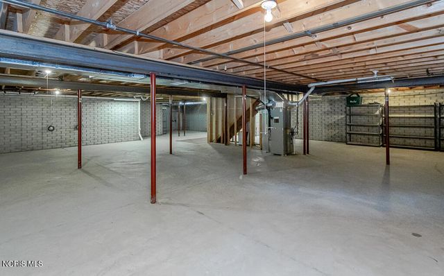 8647 Stone Oak Drive, Holland, OH 43528