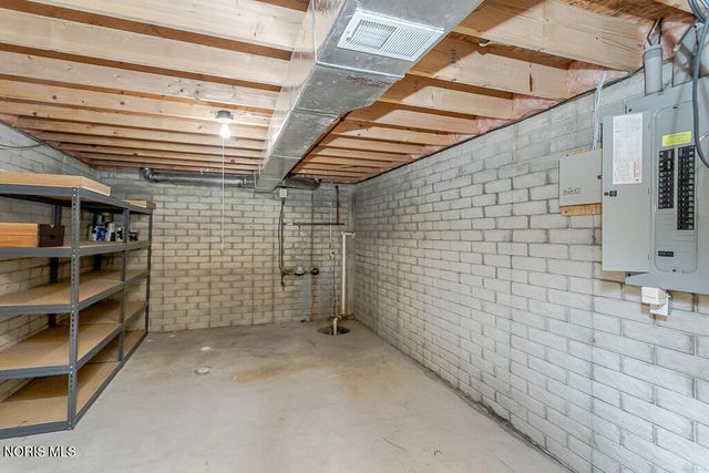 8647 Stone Oak Drive, Holland, OH 43528