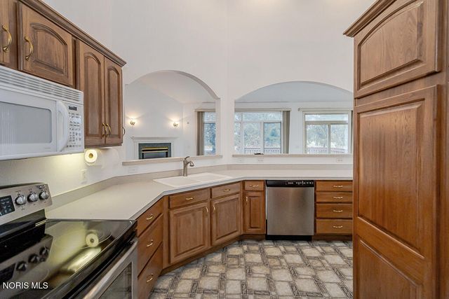 8647 Stone Oak Drive, Holland, OH 43528