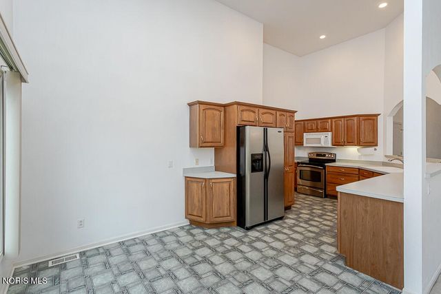 8647 Stone Oak Drive, Holland, OH 43528