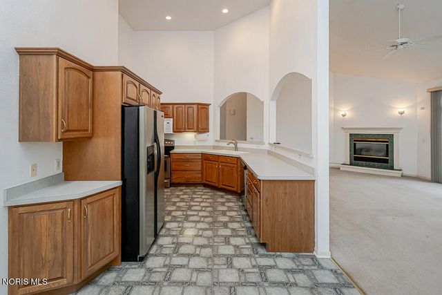 8647 Stone Oak Drive, Holland, OH 43528