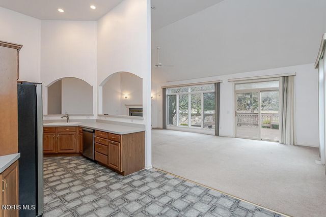 8647 Stone Oak Drive, Holland, OH 43528