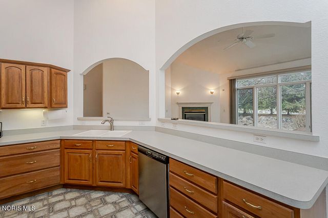 8647 Stone Oak Drive, Holland, OH 43528