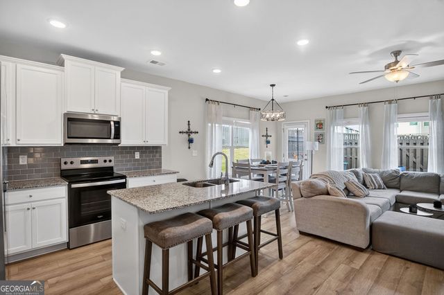 529 Buxton Road, Hoschton, GA 30548