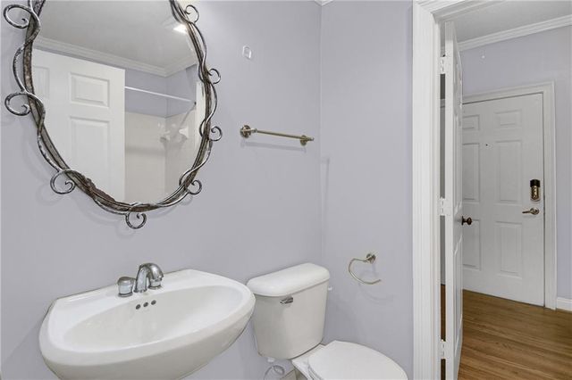 1074 Peachtree Walk NE B114, Atlanta, GA 30309