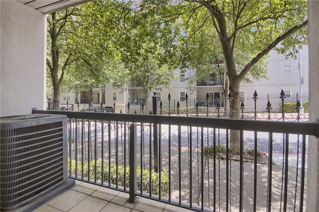 1074 Peachtree Walk NE B114, Atlanta, GA 30309