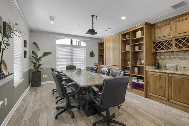 1074 Peachtree Walk NE B114, Atlanta, GA 30309