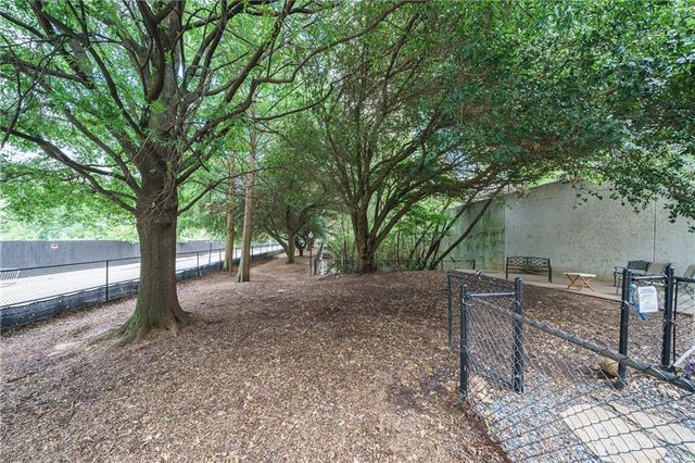 1074 Peachtree Walk NE B114, Atlanta, GA 30309