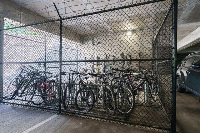 1074 Peachtree Walk NE B114, Atlanta, GA 30309