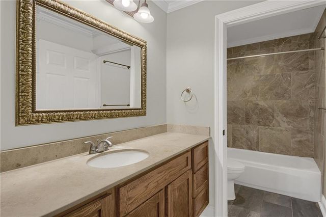 1074 Peachtree Walk NE B114, Atlanta, GA 30309