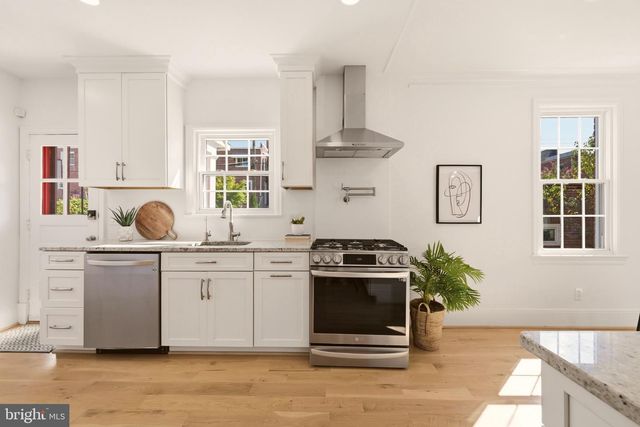 1346 SOMERSET PL NW, Washington, DC 20011