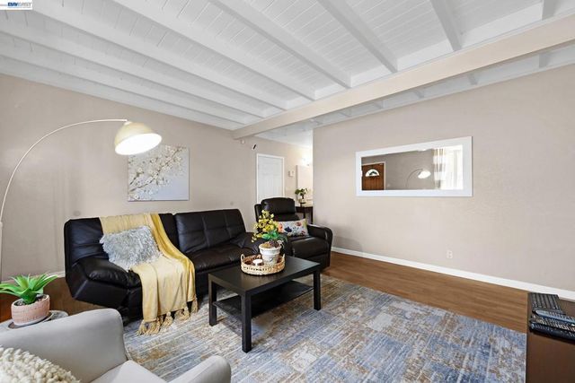 523 Evelyn Ln, Hayward, CA 94544