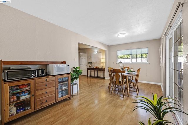 523 Evelyn Ln, Hayward, CA 94544