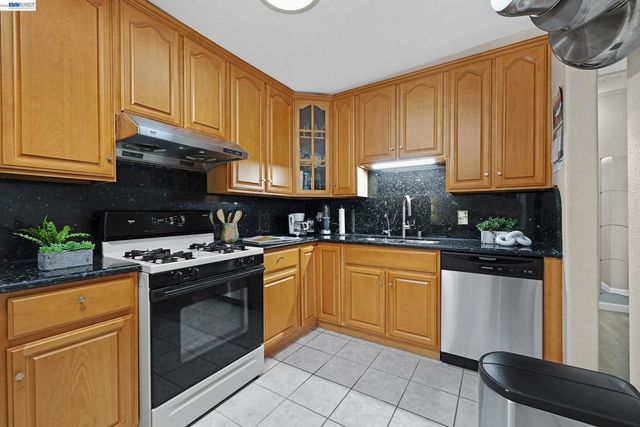 523 Evelyn Ln, Hayward, CA 94544