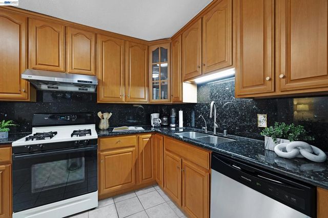 523 Evelyn Ln, Hayward, CA 94544
