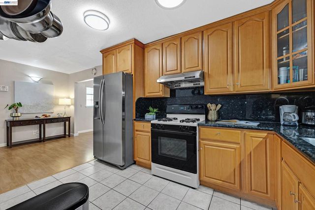 523 Evelyn Ln, Hayward, CA 94544