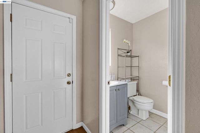 523 Evelyn Ln, Hayward, CA 94544