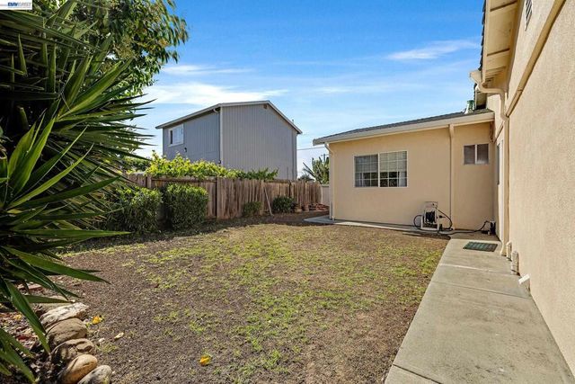523 Evelyn Ln, Hayward, CA 94544