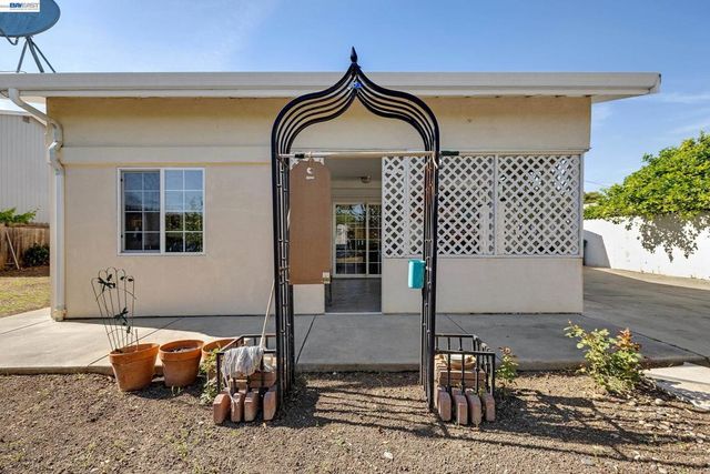 523 Evelyn Ln, Hayward, CA 94544