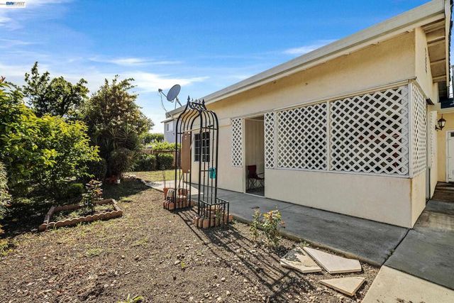 523 Evelyn Ln, Hayward, CA 94544
