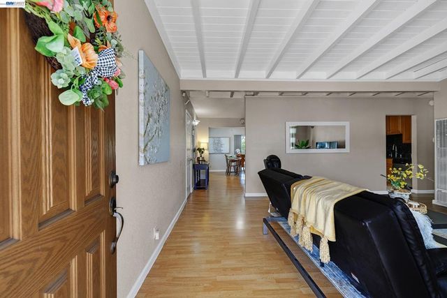 523 Evelyn Ln, Hayward, CA 94544