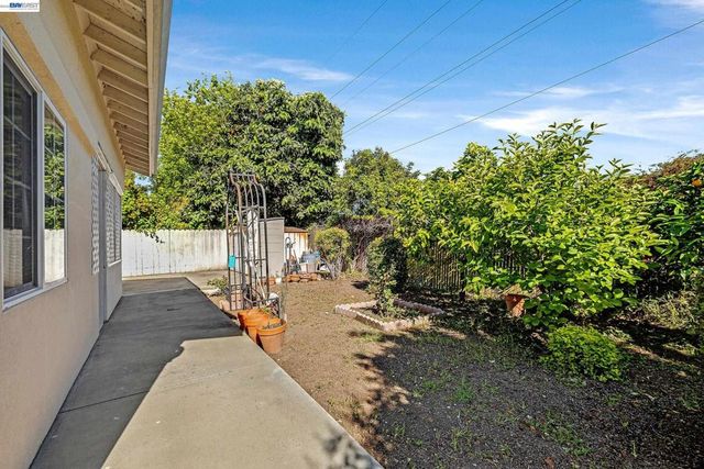 523 Evelyn Ln, Hayward, CA 94544