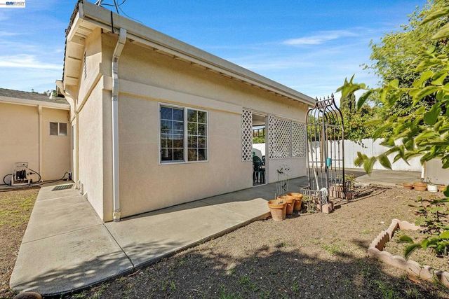 523 Evelyn Ln, Hayward, CA 94544