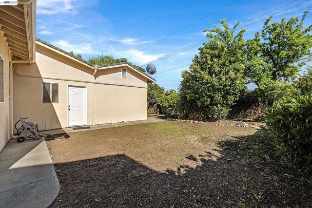 523 Evelyn Ln, Hayward, CA 94544