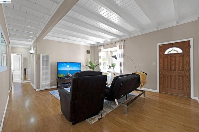523 Evelyn Ln, Hayward, CA 94544