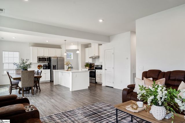 8 Wiltshire Circle, Easley, SC 29642