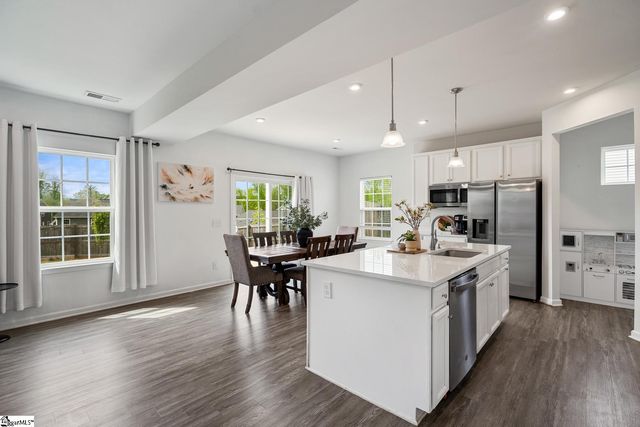 8 Wiltshire Circle, Easley, SC 29642