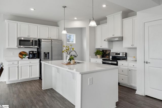 8 Wiltshire Circle, Easley, SC 29642