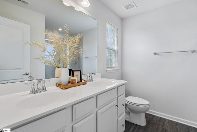 8 Wiltshire Circle, Easley, SC 29642