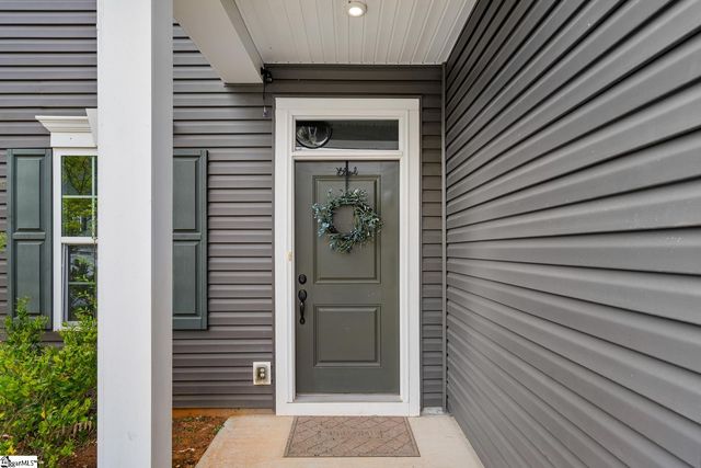 8 Wiltshire Circle, Easley, SC 29642