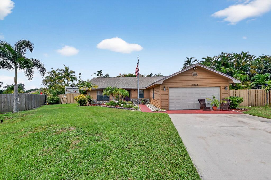 7700 Woodland Creek Lane, Lake Worth, FL 33467