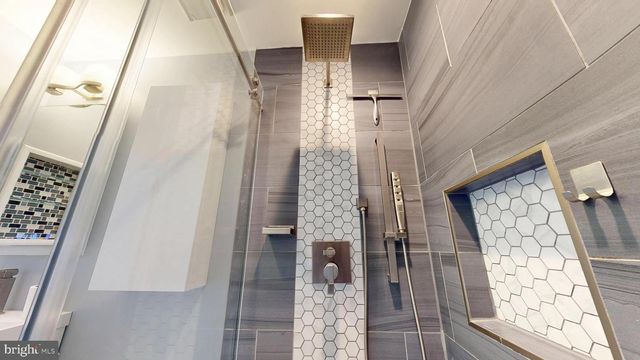 5705 HERITAGE HILL CT, Alexandria, VA 22310