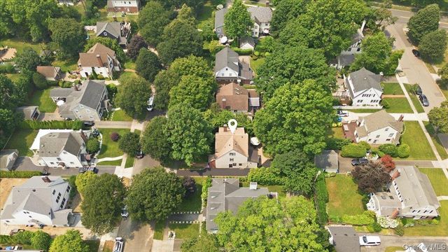 89 Poplar Street, Garden City, NY 11530