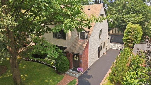 89 Poplar Street, Garden City, NY 11530