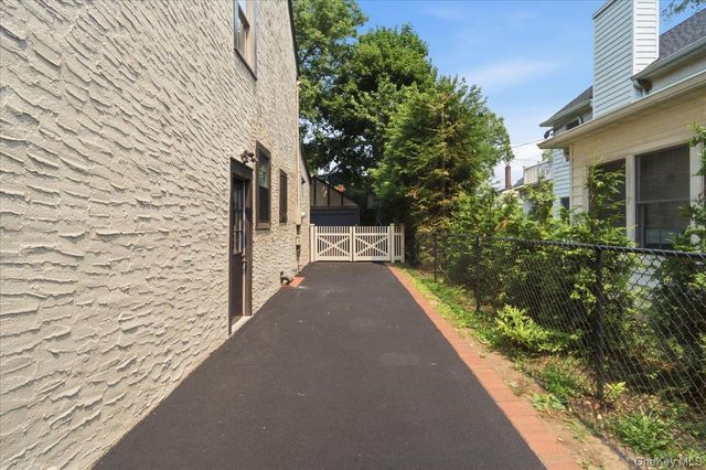 89 Poplar Street, Garden City, NY 11530