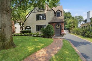89 Poplar Street, Garden City, NY 11530