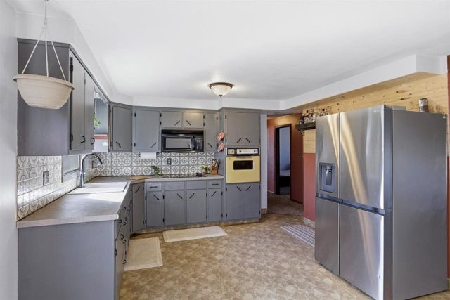 1965 LYNN DRIVE, Neenah, WI 54956